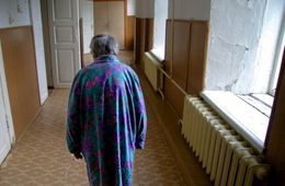 В Забайкалье пожилая женщина напала на внучку с молотком и пыталась ее убить