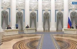 Путин поручил Минобороны обеспечить поддержание мира в ДНР и ЛНР вооруженными силами