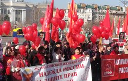 Первомай в Чите: Сталин, царь-батюшка и буузы всем!