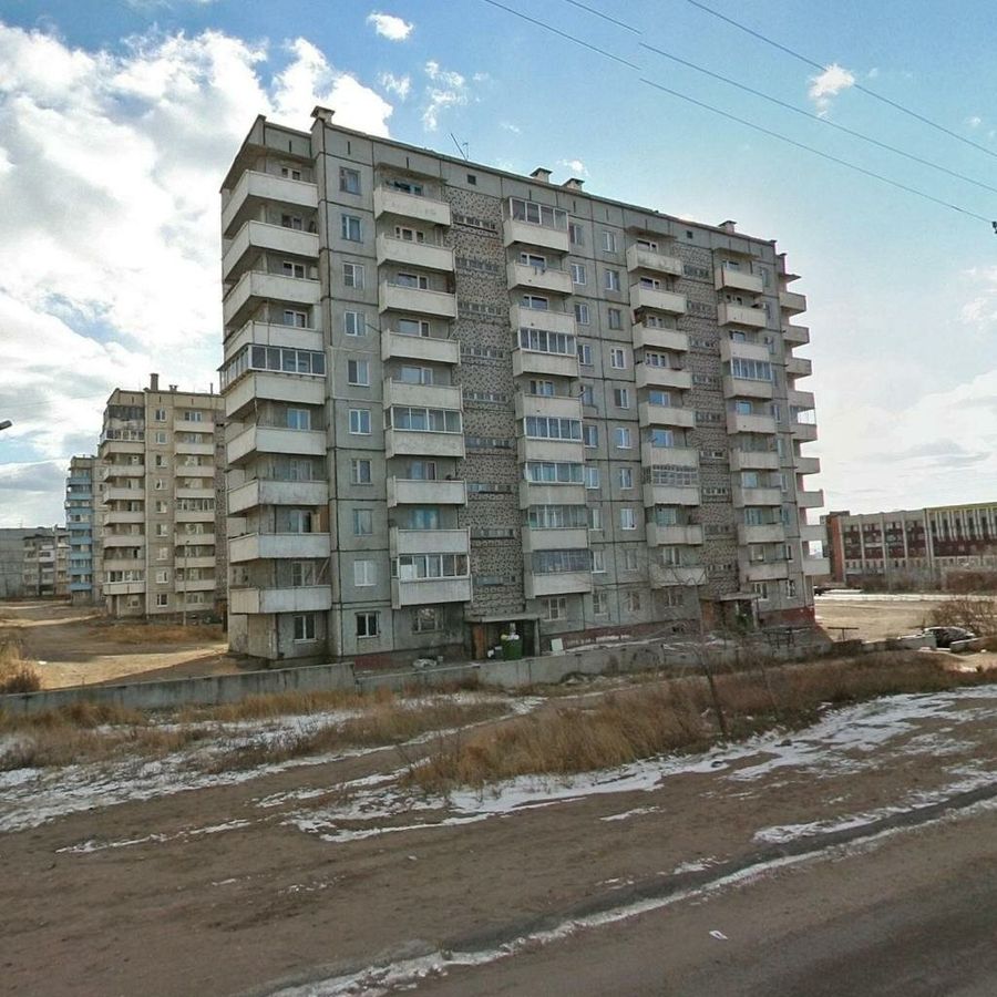 Жильцов покосившегося дома в Чите эвакуировали из-за сообщения о минировании