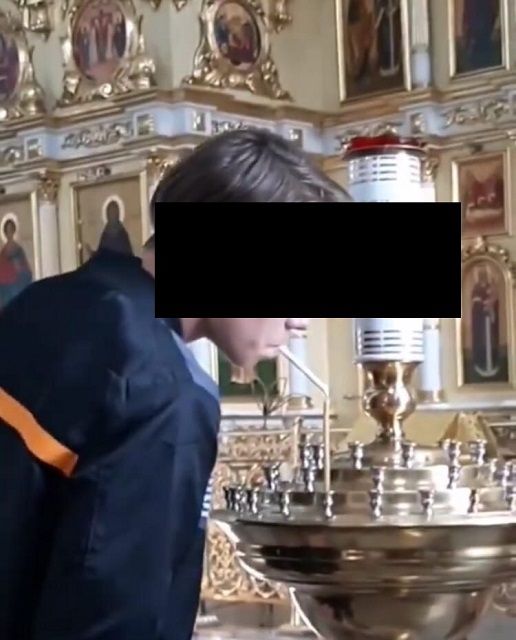 На покурившего в храме подростка завели уголовное дело — его подозревают в оскорблении чувств верующих