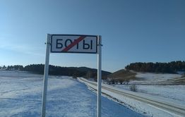 Школьников из села Аргун Сретенского района доставляют в школу на лодках