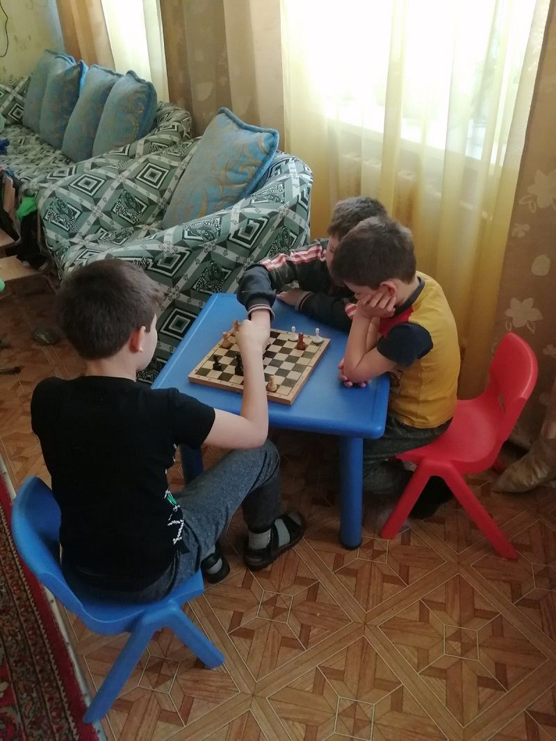 ​Дети, найденные в заброшенном доме на Острове в Чите, после карантина готовы приступить к занятиям в школе