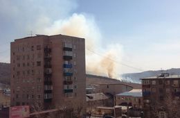 Лес горит а площади в 1 га на Батарейной сопке в Чите