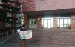 Читинец пикетирует против Михалева у здания краевого правительства