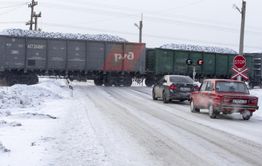 Автомобиль столкнулся с грузовым поездом в Хилокском районе. Пострадавших нет