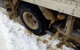 Грузовики застряли на хребте под Чикоем из-за снегопада 
