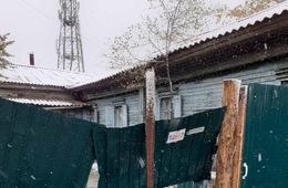 Читинец на автомобиле без госномеров врезался в детский сад