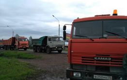 Жители СНТ «Биофабрика» в Чите заблокировали проезд КамАЗов с грунтом к даче Михалева