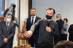 В Чите открылась выставка всемирного известного скульптора Даши Намдакова