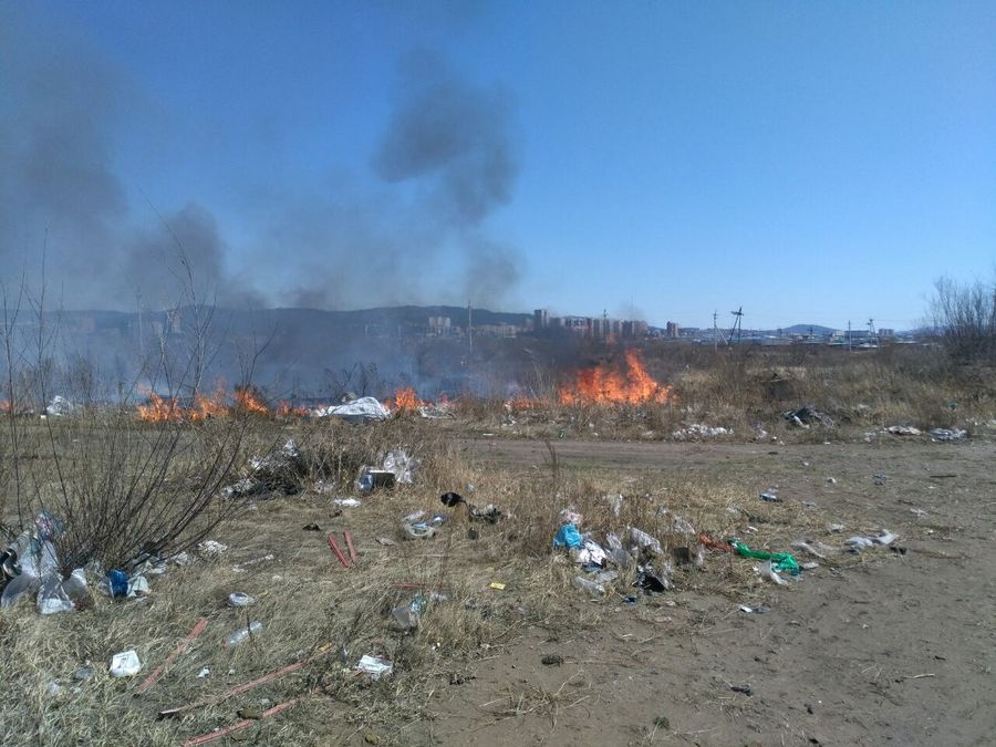 ​Степные пожары добрались до Читы: Загорелась свалка на Романовском тракте рядом с металлобазой (Видео)