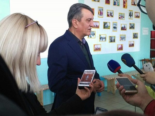 Золотая забастовка: В ночь перед приездом полпреда в Вершино-Дараунском грейдировали дороги