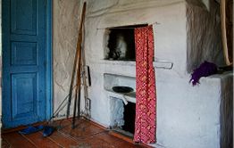 Разбили окно и вынесли печное литье — в Агинском районе поймали воров