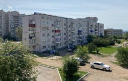«Ну тогда полетаем». Читинка выбросилась из окна пятиэтажки.