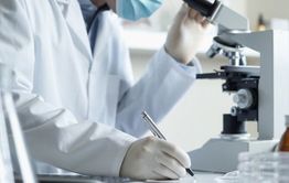 ​Стимулирующие выплаты назначены медикам за выявление онкобольных в России