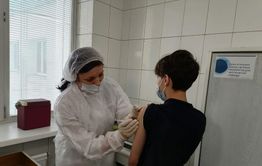Первые 70 подростков прошли вакцинацию от COVID-19 в Забайкалье