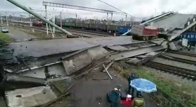 Два поезда встали на Транссибе из-за обрушения моста