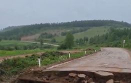 Мост снесло за селом Умшун в Газ-Заводском районе Забайкалья (видео)