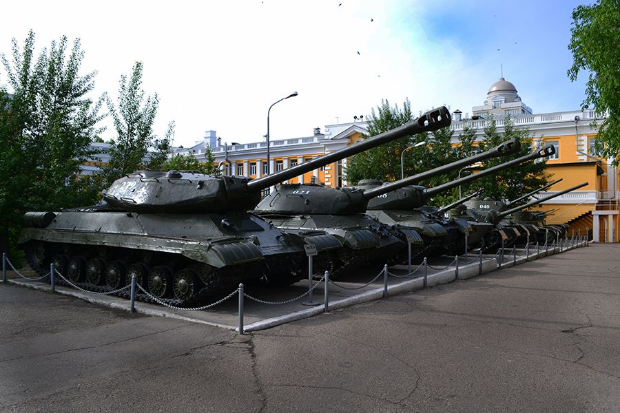 Подросток сломал ногу, упав с танка в парке Читы