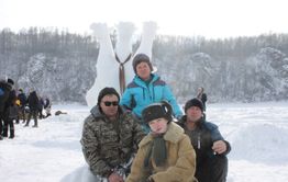 Семья учителей создали снежный городок на реке Шилке 