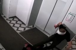 Мужчину избили в подъезде в Чите 