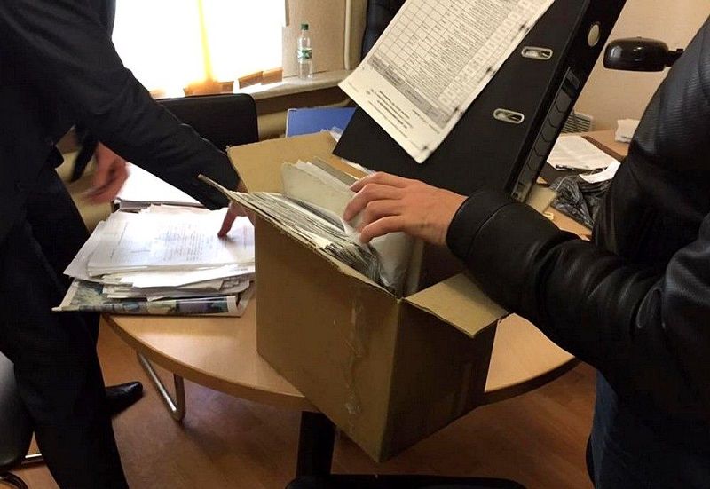 ​Силовики провели обыск в администрации Смоленки 