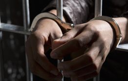 Забайкальцу, пытавшемуся пронести гашиш в изолятор, грозит до 15 лет колонии 