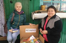 Для жительница Татаурово Веры Просянниковой продуктовый набор стал подарком ко дню рождения  