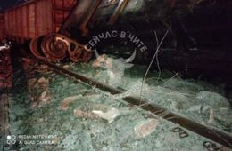 Восемь грузовых вагонов сошли с рельсов в Амурской области