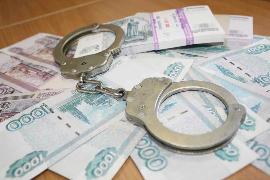 Управляющий банком оформлял кредиты по подложным документам