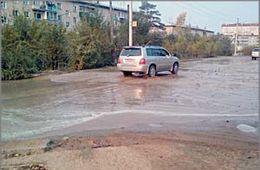 Потоки воды стекают вниз по Журавлёва
