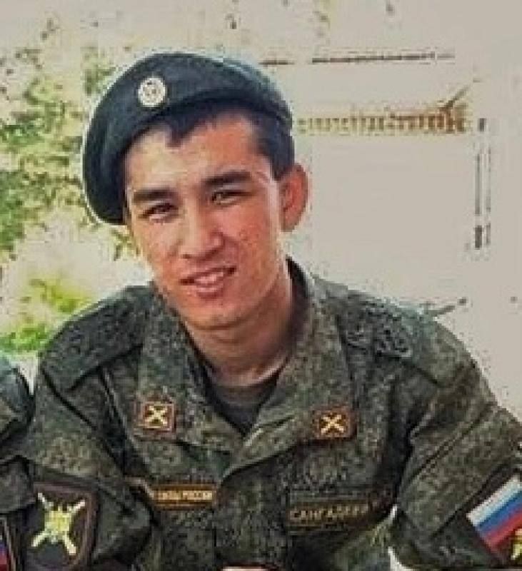 Его вспоминают дома, о нем говорят на войне