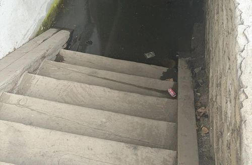 Дом в Кокуе топит канализация, отопление подключить невозможно