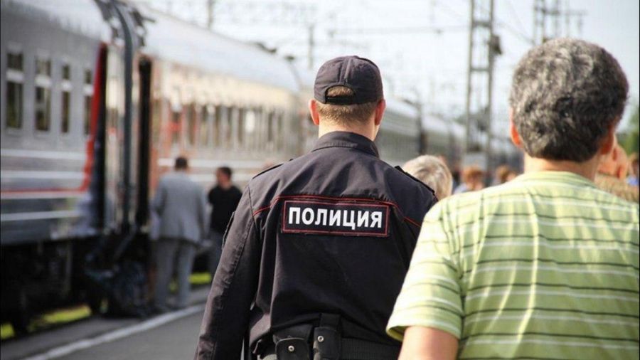 Забайкалец избил полицейского в поезде 