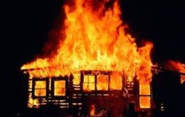​В МЧС назвали возможную причину пожара в многоквартирном доме в Дунаево 
