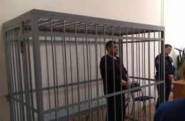 Сожитель женщины, отравленной уксусом, не признал своей вины в суде