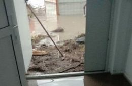 В Нерчинском районе поток воды смыл трансформатор и электроопоры