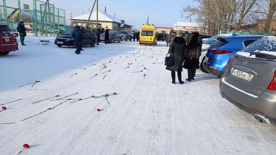 В Домне проходит прощание со школьницей, которую насмерть растерзали собаки 