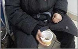 Бабушка в Чите от безысходности вынуждена стоять на паперти