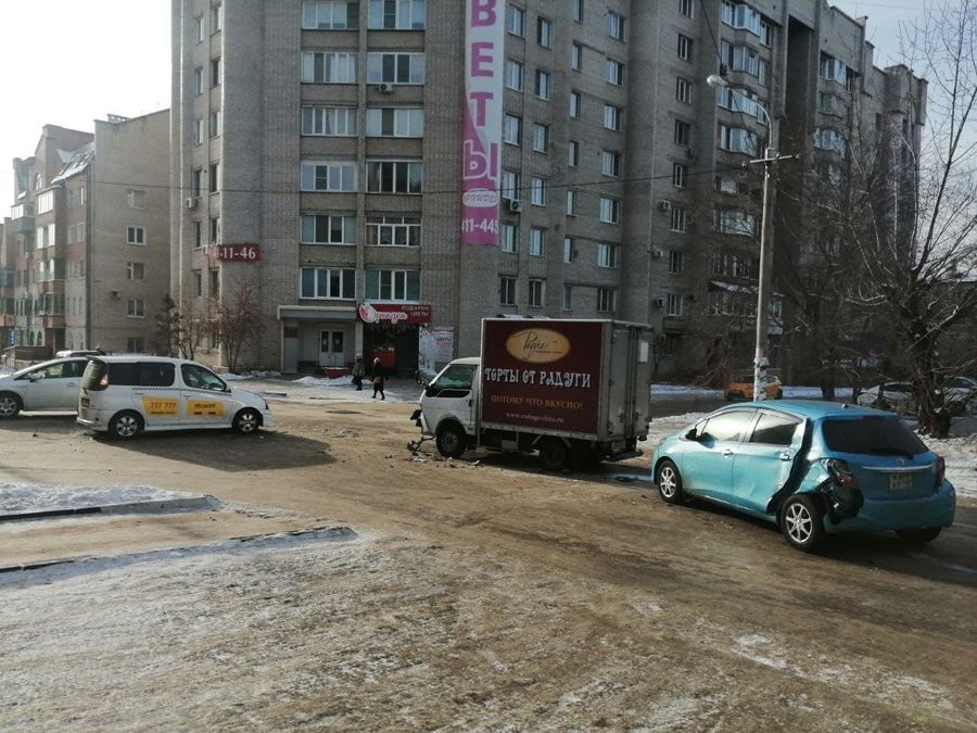 «Сладкое» ДТП с тремя машинами произошло в Чите