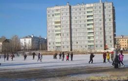 Тело пенсионерки нашли на детской площадке в Чите