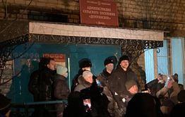 Собачий майдан: Жители Домны готовы были штурмовать администрацию, но к ним вышел губернатор (видео)