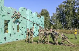 Военнослужащим России проиндексируют зарплату