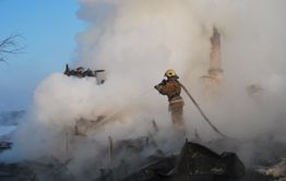 Трехлетний ребенок и двое взрослых погибли на пожаре в Новой