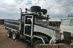 Этим людям не до поправок в Конституцию. Эти ...