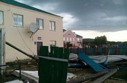 Шторм разрушил крыши нескольких зданий в Агинском округе