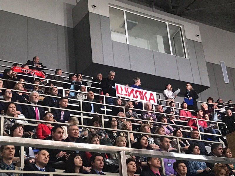 Школьница из Шара-Горохона опустила министра Паздникова в грязь