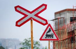 ​Поезд насмерть сбил мотоциклиста в Петровск-Забайкальском районе