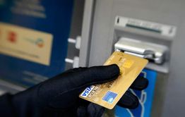 Во время пьянки жителя Первомайского женщина лишила денег и телефонов